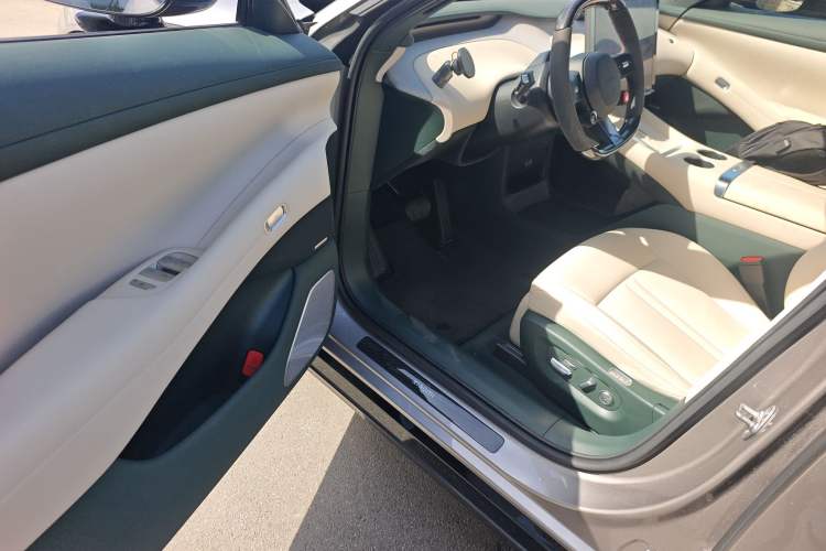 Used Xiaomi Auto YU7 2025 Ultra-Long Range High-Performance All-Wheel-Drive Max Edition