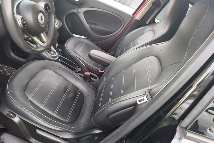 Used smart forfour 2016 0.9T 66 kW Pioneer Edition
