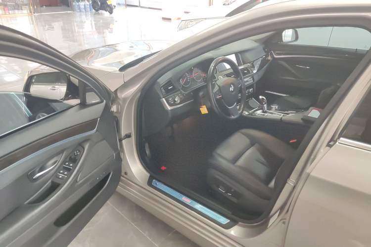 Used BMW 5 Series 2014 525Li Luxury Design Package Driver Seat