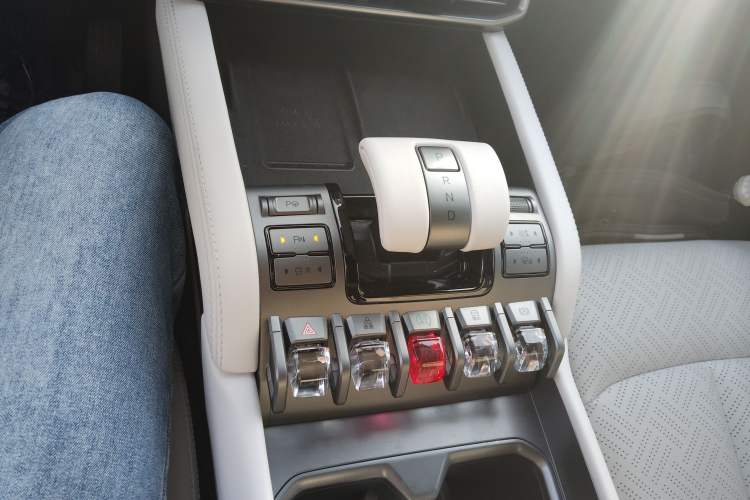 Used Formula Leopard Titanium 3 2025 501 km Range Rear-Wheel Drive Intelligent Driving Max Edition