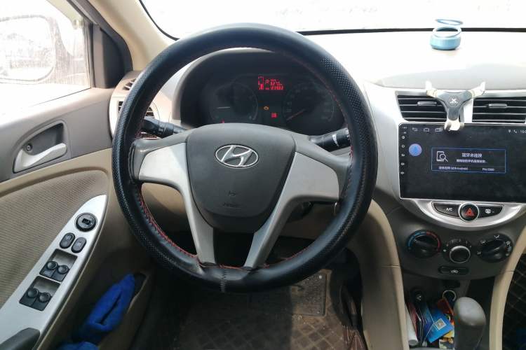 Used Hyundai Verna (older generation) 2010 Sedan 1.4L Automatic Comfort Model GS Steering Wheel