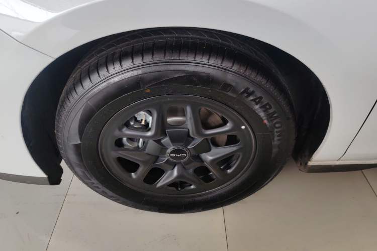 Used BYD Seal 05 DM-i 2025 DM-i Smart Drive 55KM Luxury Model Left Front Wheel Hub