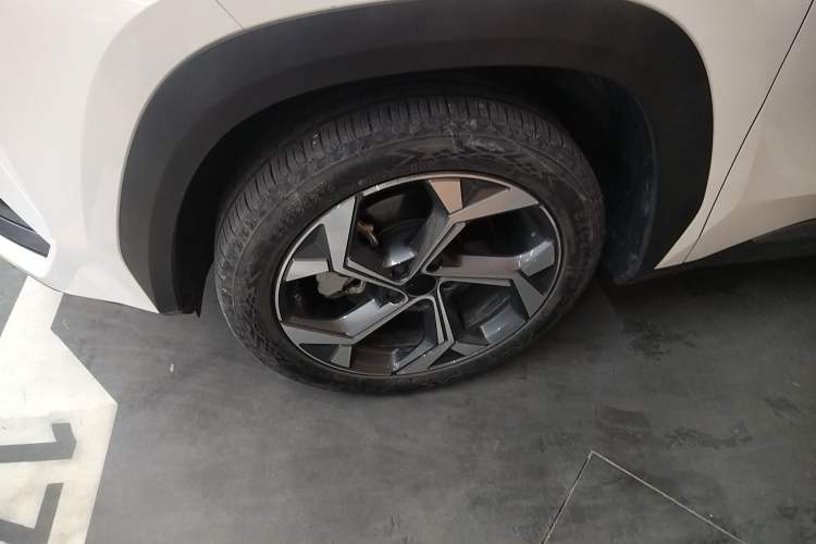 Used Geely Auto FX11 2023 1.5TD DCT Prestige Edition Left Front Wheel Hub