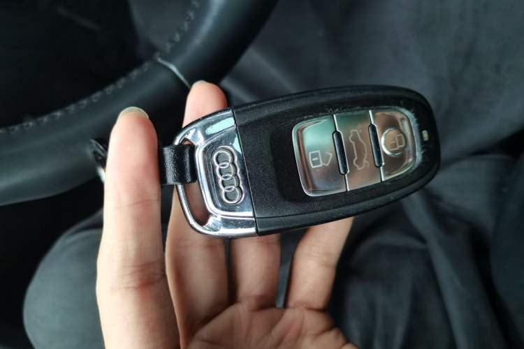 Used Audi Q5 2017 Plus 40 TFSI Ambition Model Vehicle Key