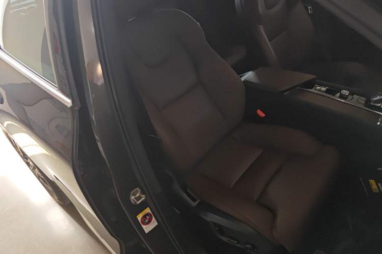 Used Volvo XC60 2022 B5 4x4 Smart Luxury Edition