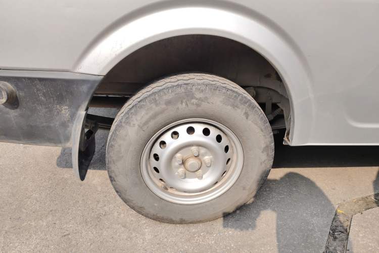 Used Dongfeng Yufeng Yufeng 2023 V9+ 2.0T Manual Front-Wheel-Drive Multi-Function Mid-Roof Van with 7/8/9 Seats
