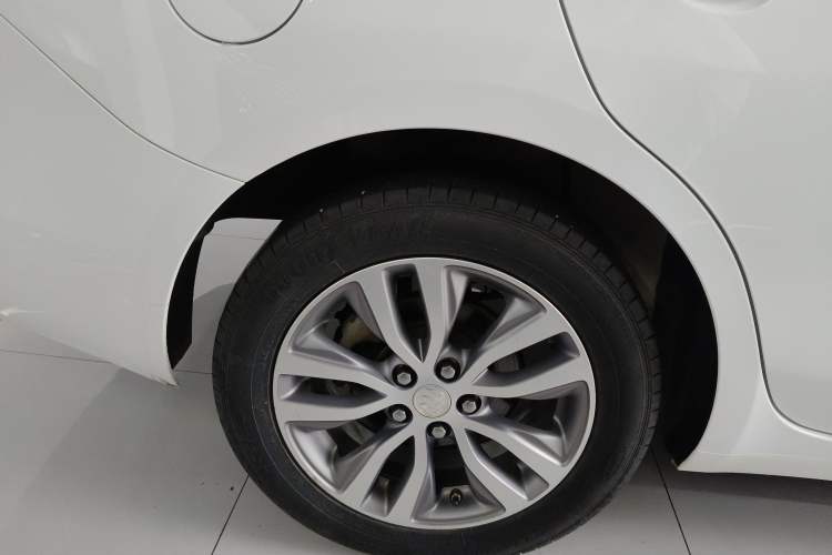 Used Buick GT 2018 18T Automatic Elite Model Right Rear Wheel Hub