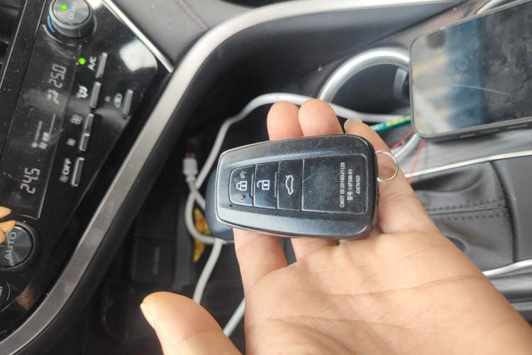 Used Toyota Camry 2021 2.0G Luxury Edition
