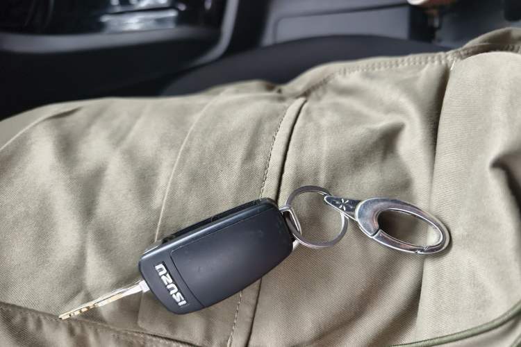 Used Isuzu D-MAX 2022 2.5T Four-Wheel Drive Automatic Diesel Ultra-Luxury Extended Version JE4D25Q6A
