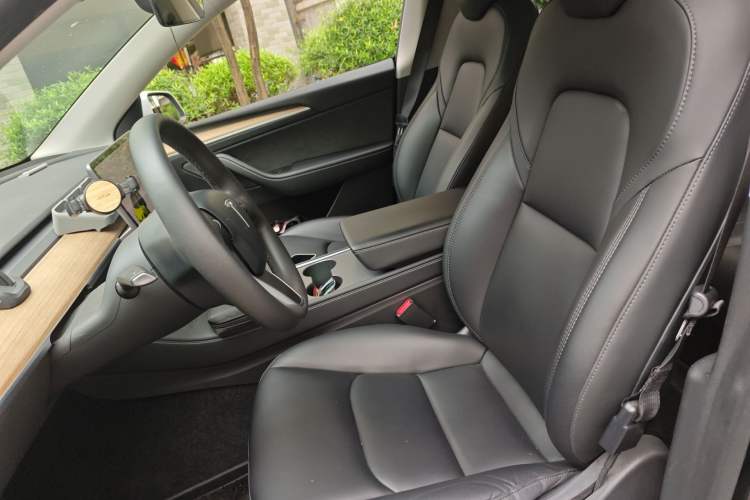 Used Tesla Model Y 2021 Standard Range Rear-Wheel Drive Version Left Front Seat