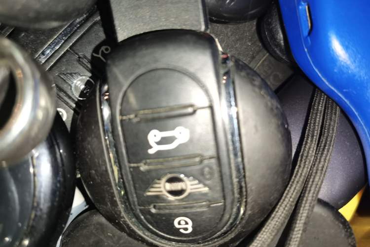 Used MINI MINI 2023 Updated 1.5T COOPER Artist Five-Door Edition
