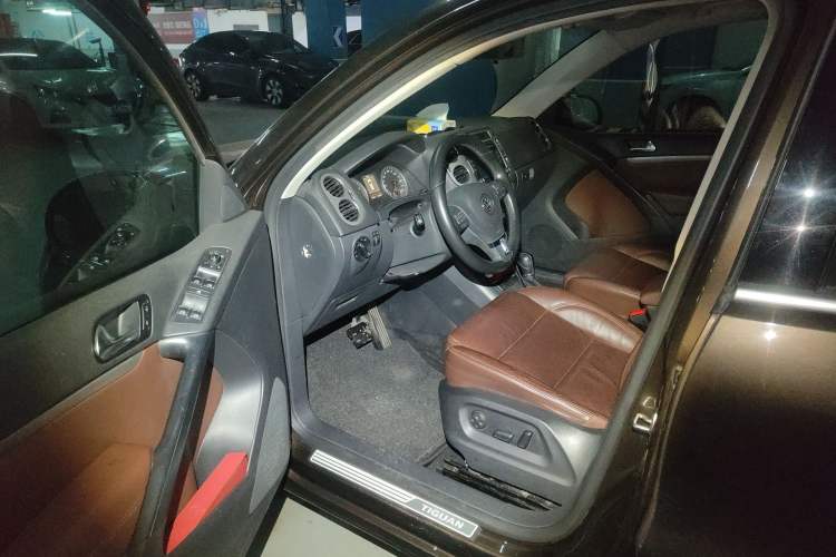 Used Volkswagen Tiguan 2013 1.8 TSI Automatic All-Wheel Drive Luxury Model Driver Seat