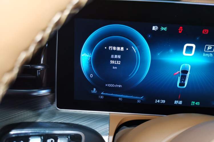 Used Hongqi H9 2020 2.0T Smart Connect Flagship Edition Odometer Close Up