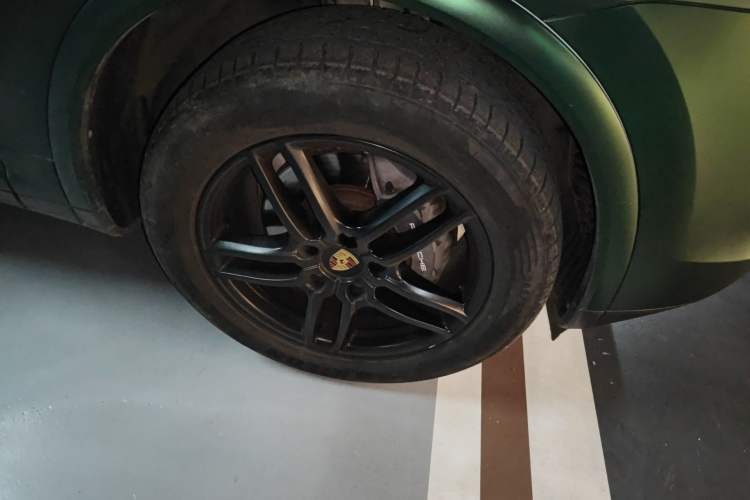 Used Porsche Cayenne 2016 Cayenne 3.0T Right Front Wheel Hub