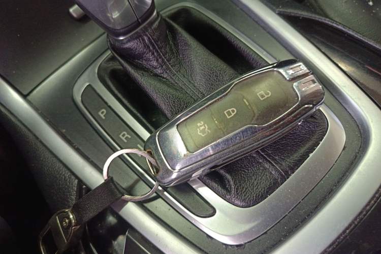 Used Ford Edge 2016 EcoBoost 245 Two-Wheel-Drive Titanium 7-Seater Vehicle Key