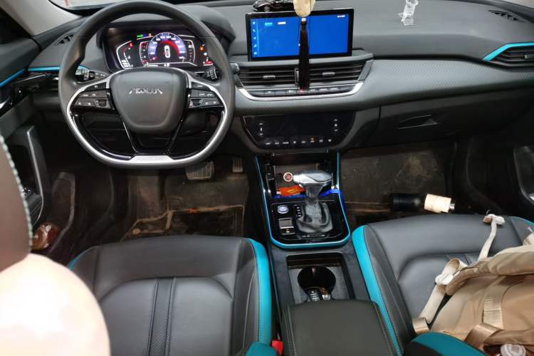 Used Dongfeng Aeolus Yixuan 2021 230T Automatic Chasing Shadow Edition Center Console