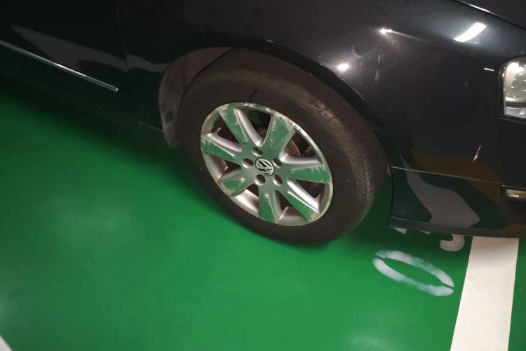 Used Volkswagen Magotan 2007 1.8 TSI Automatic Comfort Model Right Front Wheel Hub