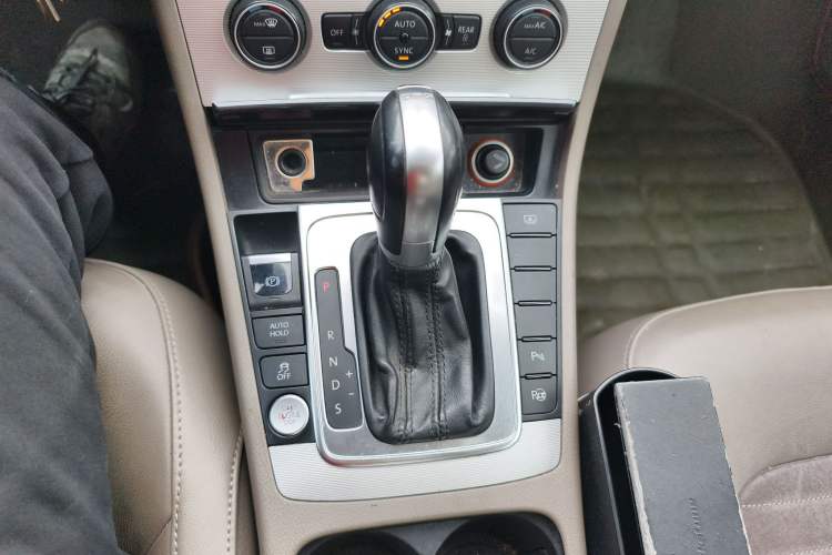 Used Volkswagen Magotan 2015 1.8TSI Prestige Model
