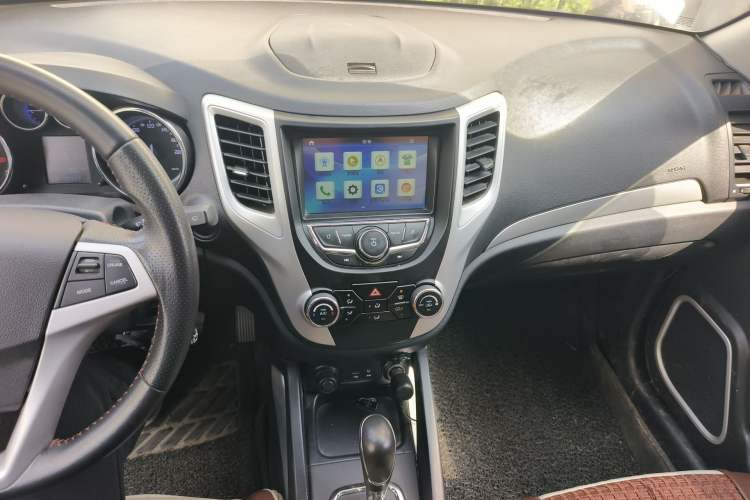 Used CHANGAN CS35 2016 1.6L Automatic Luxury Model China IV Standard
