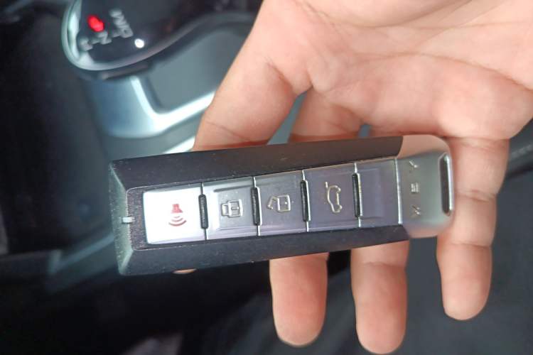 Used Wey VV6 2020 2.0T Two-Wheel Drive Smart Enjoyment+