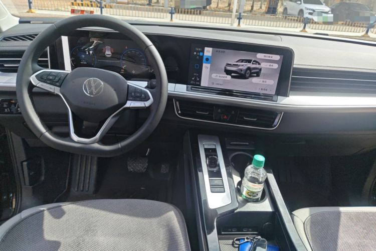 Used Volkswagen Tavendor 2025 Model 330TSI Luxury Journey—Shared Enjoyment Edition Center Console