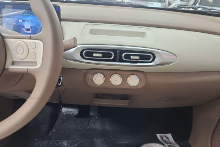 Used Wuling Hongguang MINIEV 2025 Four-Door Version Advanced Edition Audio And AC Panel