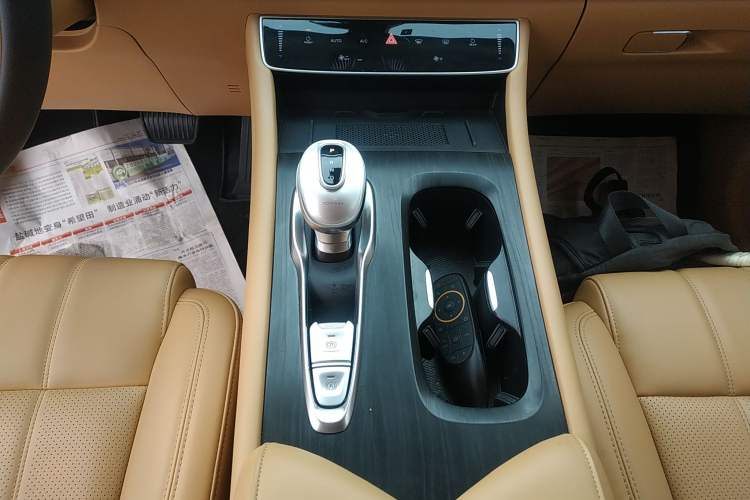 Used VOYAH Dream 2024 PHEV Extended-Range Premium Edition