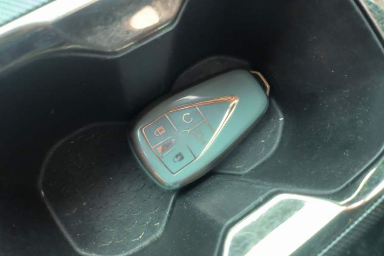 Used CHANGAN OSHAN X5 2021 1.5T DCT Prestige Edition Vehicle Key