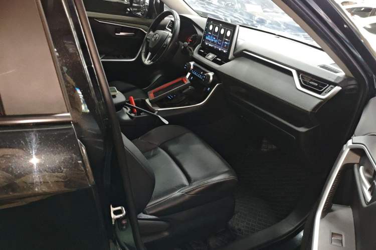 Used Toyota Wildlander 2022 2.0L CVT 4x4 Luxury PLUS Edition
