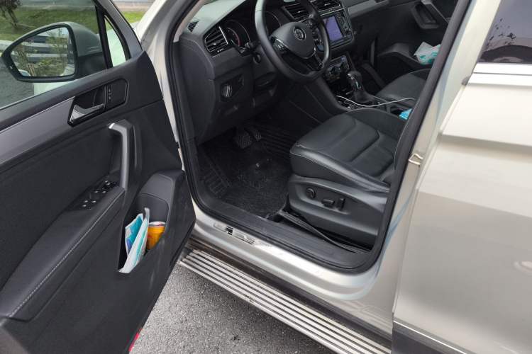 Used Volkswagen Tiguan L 2017 330TSI Automatic Two-Wheel Drive Luxury Edition Driver Seat