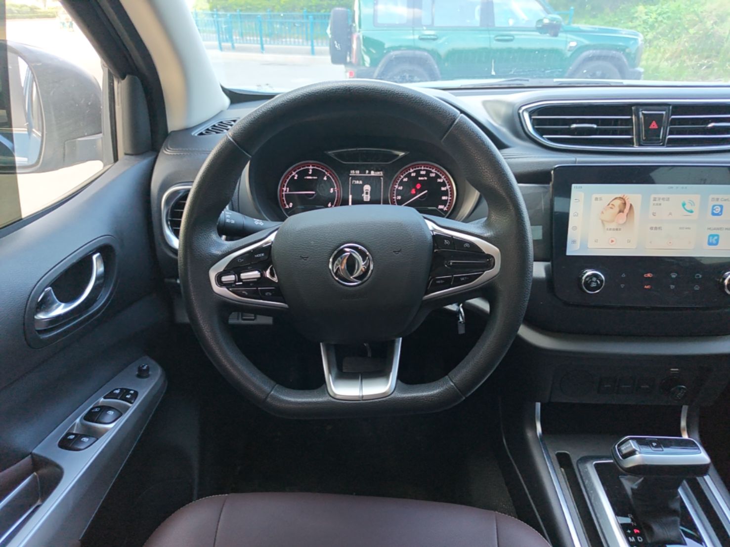 Dongfeng Ruichi 6 Pro 2025 Model 2.3T Automatic 2x2 Diesel Luxury Edition Flatbed Long Cargo Box — снимка 13