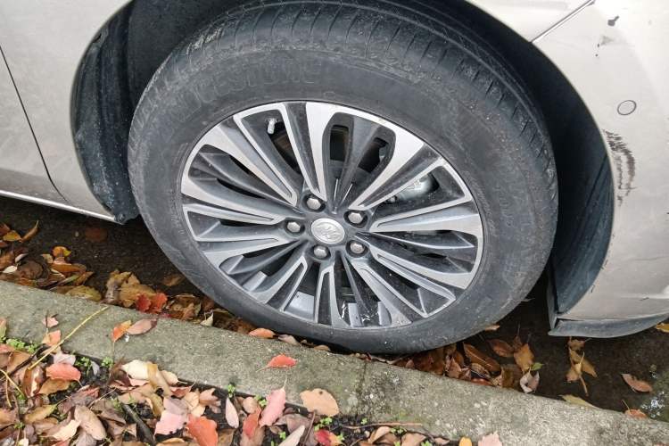 Used Buick GL8 2022 ES Land Cruiser 653T Luxury Model Right Front Wheel Hub