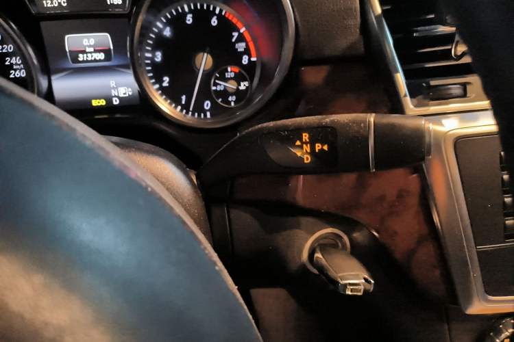 Used Mercedes-Benz M-Class 2015 ML 400 4MATIC Dynamic Model Gear Lever