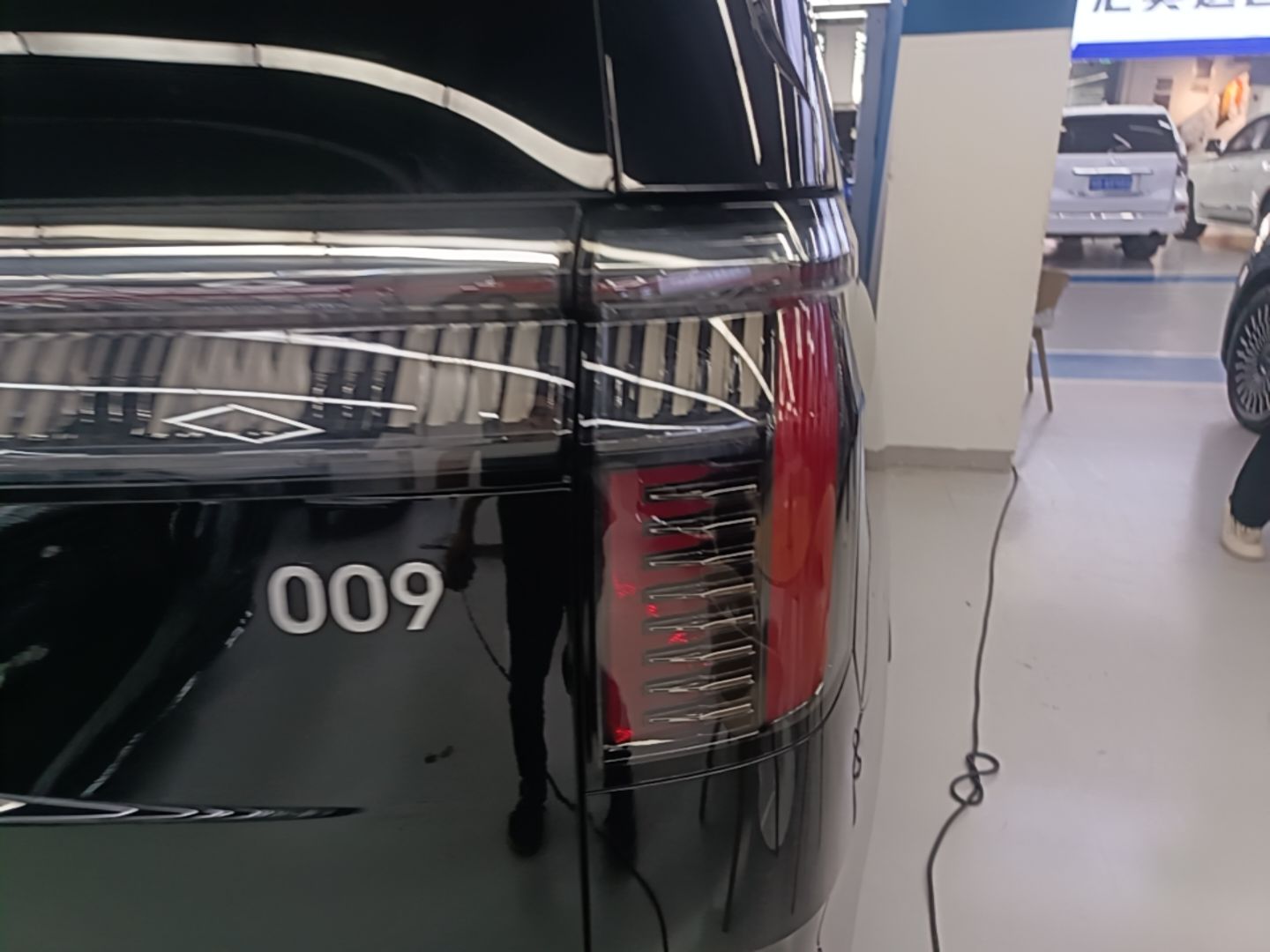Zeekr 009 2024 Six-Seat Executive Version 4WD 108 kWh — снимка 9