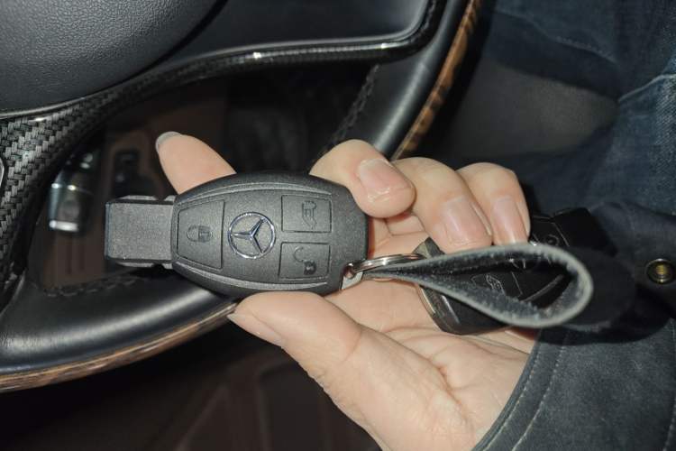 Used Mercedes-Benz Vito 2018 2.0T Elite Version 7 Seats China VI Emission Standard
