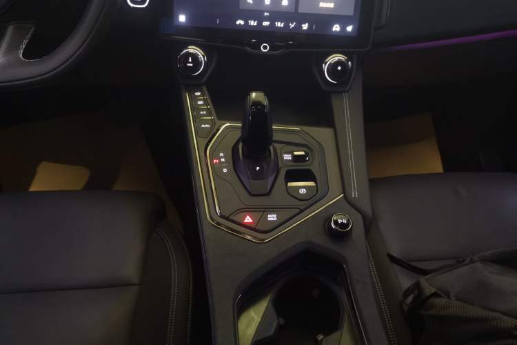 Used Lynk & Co 01 2021 2.0TD Four-Wheel Drive Hype-Halo Gear Lever