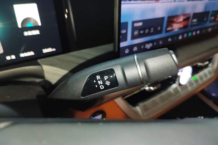 Used Tank 500 New Energy 2026 Model—Hi4-Z Smart Enjoyment Version Gear Lever