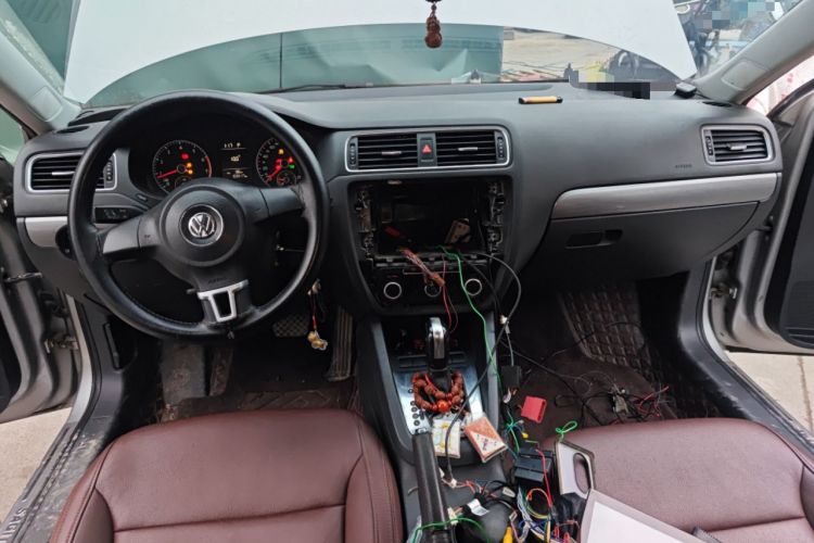 Used Volkswagen Sagitar 2012 1.4TSI Automatic Fashion Edition Center Console