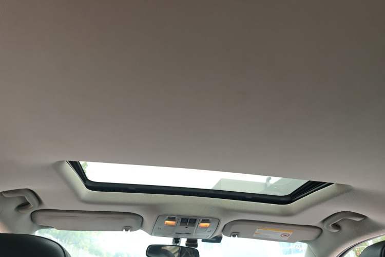 Used Chevrolet Malibu 2013 1.6T Automatic Comfort Edition Headliner