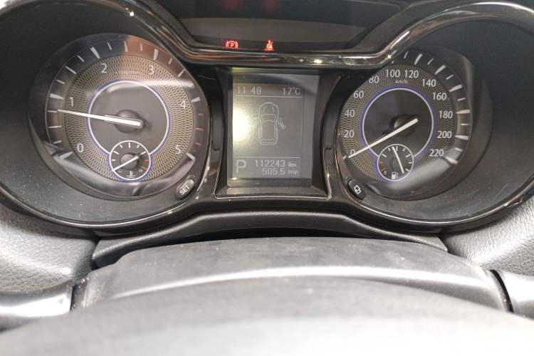 Used JMC Yusheng S350 2013 2.4T Automatic 2WD Diesel Ultra-Luxury 5-Seater
