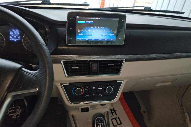 Used Jinbei New Hiace S 2022 1.5L Wealth Edition Air-Conditioner-Free Truck China VI Standard SWC15M