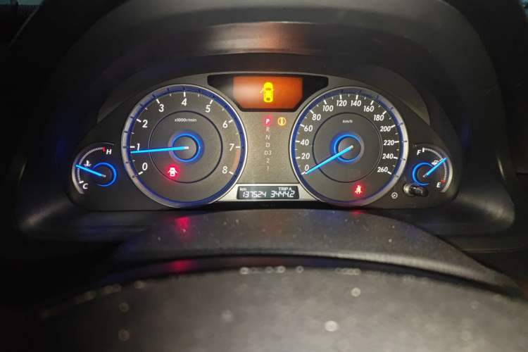 Used Honda Crosstour 2012 2.4L Luxury Edition Odometer Close Up