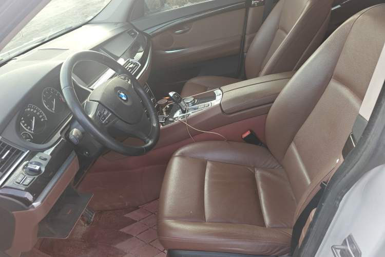 Used BMW 5 Series GT 2015 528i Leading Model
