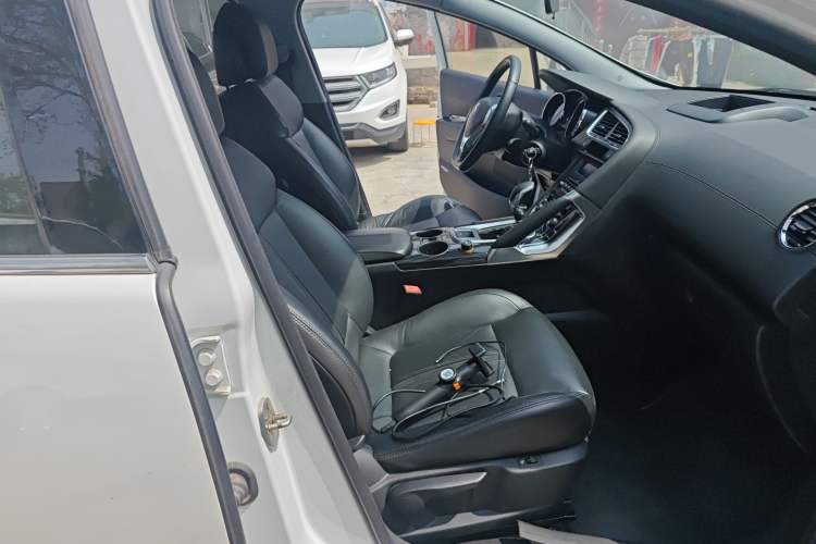 Used Peugeot 3008 2013 2.0L Automatic Trend Edition Right Front Seat