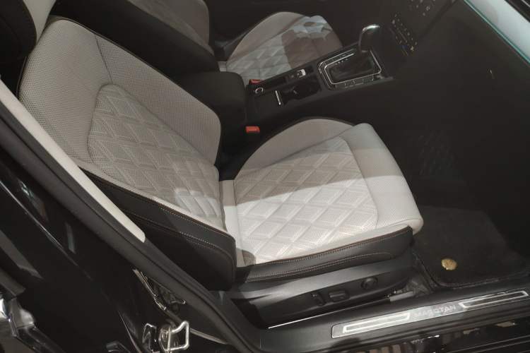 Used Volkswagen Magotan 2023 2 Million Units Commemorative Edition 330TSI DSG Luxury Version