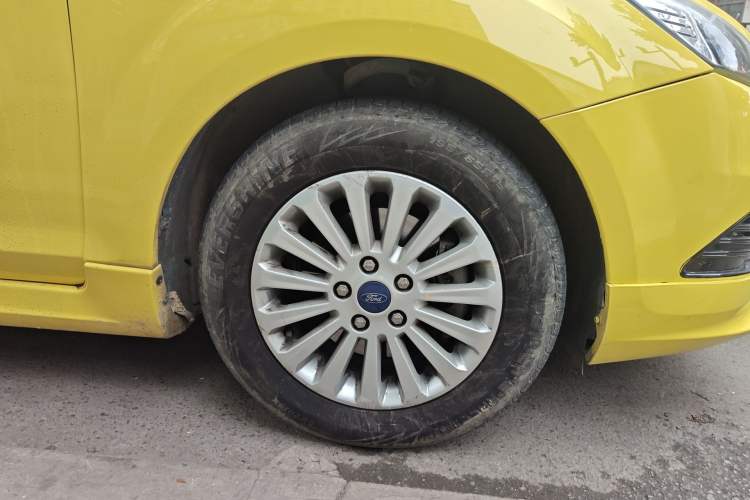 Used Ford Focus 2013 Hatchback Classic 1.8L Automatic Fashion Edition Right Front Wheel Hub