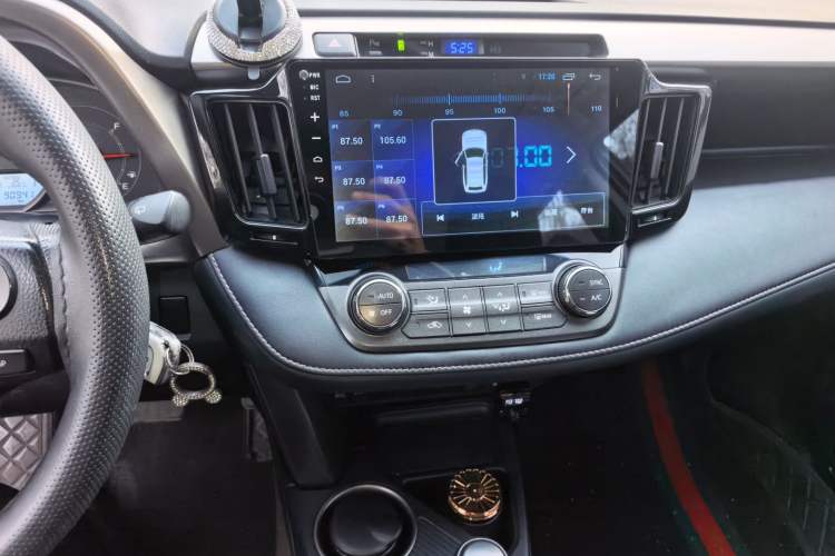 Used Toyota RAV4 2015 2.0L CVT Two-Wheel Drive Fashion Edition
