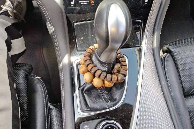 Used Infiniti Q50L 2016 2.0T Elite Sport Edition Gear Lever