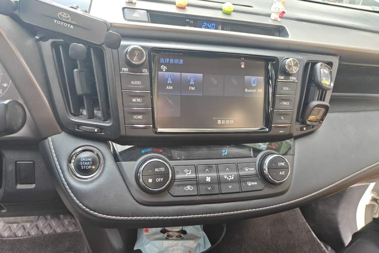 Used Toyota RAV4 2019 2.0L CVT Two-Wheel Drive Luxury Version China VI Standard