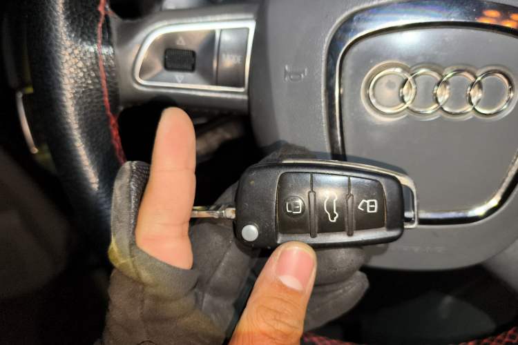 Used Audi A6L 2011 2.0 TFSI Automatic Standard Edition Vehicle Key